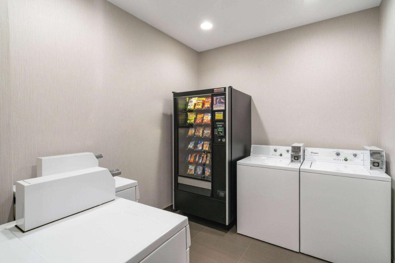 La Quinta By Wyndham Latham Albany Airport Hotel Екстериор снимка